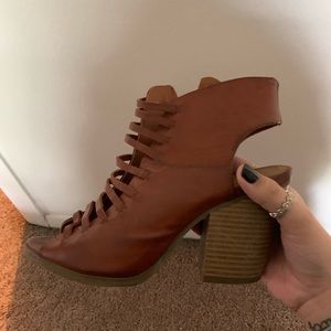 brown heels!